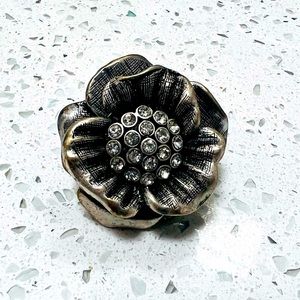 Beautiful, sizable flower ring with rhinestones.
